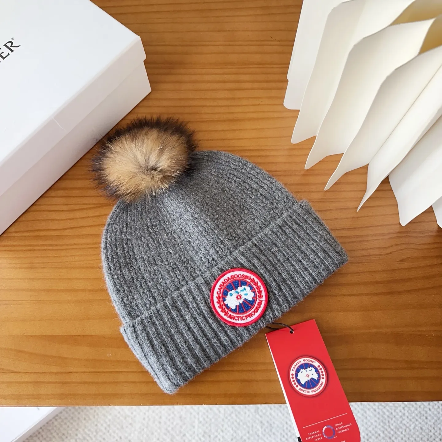 💰74 CANADA GOOSE Canada Goose winter warm cashmere cold hat. Rabbit wool material, thick feel, not easy to deform. Fashionable and versatile couple hat, imported embroidery logo, cashmere cotton yarn, head circumference: 55-58cm